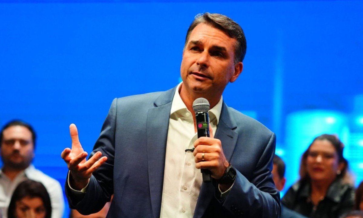 O que argumentam aliados de Flávio que levam a sério a proposta de fim da reeleição - (crédito: Foto: Vittor Sales/Divulgação Campanha Flávio Bolsonaro)