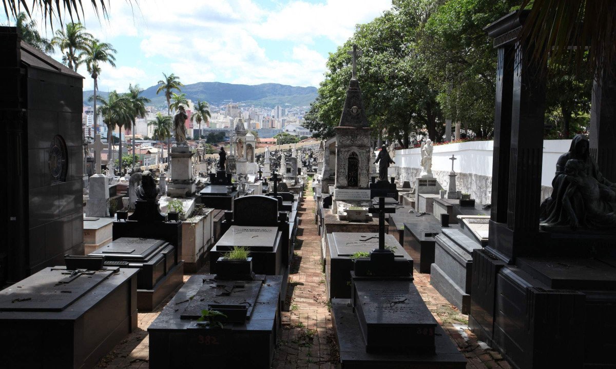 PBH abriu nesta quinta-feira (22/10) concessões de jazigos perpétuos nos cemitérios do Bonfim, da Paz, da Consolação e da Saudade - (crédito: Edesio Ferreira)