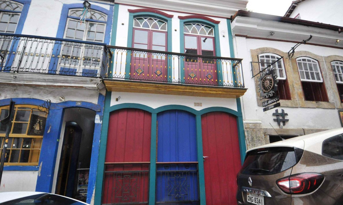 Fachada do casarão na Rua Direita onde foram encontrados os desenhos parietais, que, sem a devida proteção, estão em risco - (crédito: Gladyston Rodrigues/EM/D.A Press)