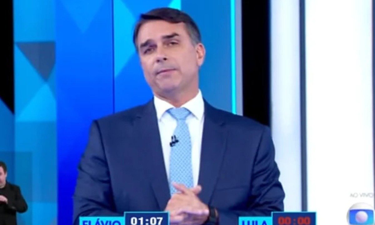 Flávio Bolsonaro durante debate na TV Globo nesta sexta-feira (23/10) - (crédito: Reprodução/Globo)
