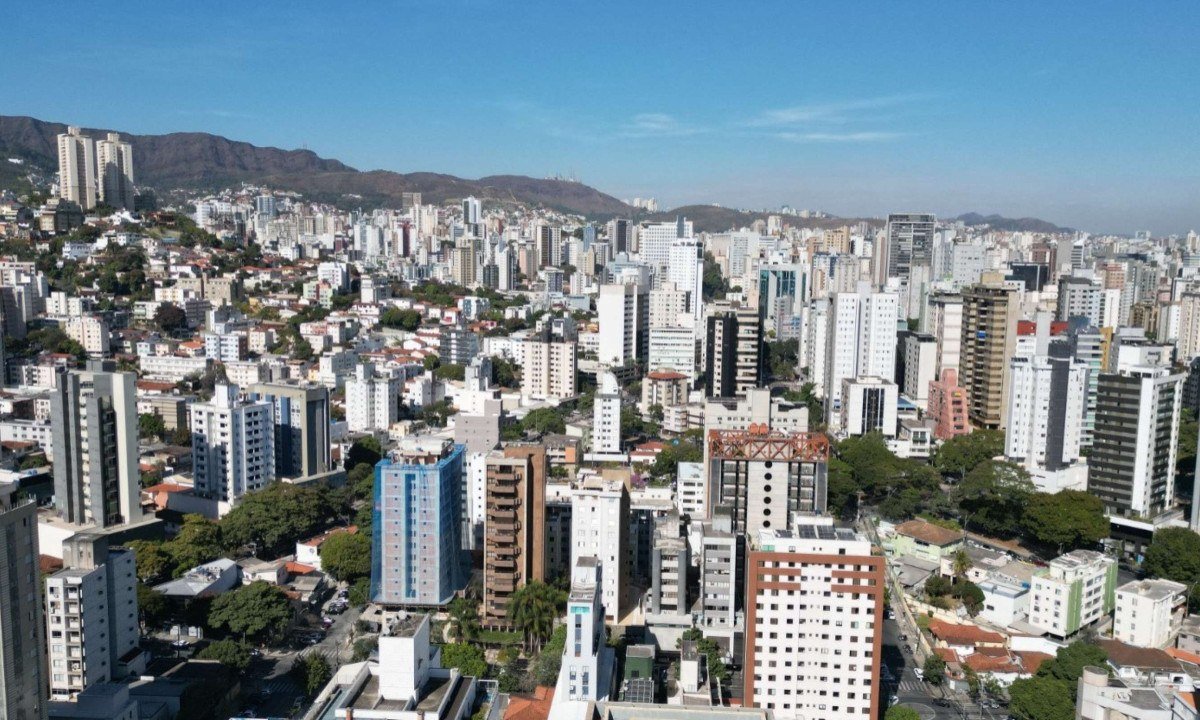 Vista aérea de drone da Vila Beltrão, no Bairro Santa Efigênia, em BH - (crédito: @estev4m/Esp. EM/D.A Press)