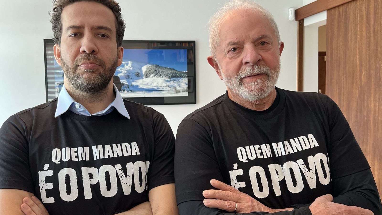 Luiz In&aacute;cio Lula da Silva e Andr&eacute; Janones em meio &agrave; disputa judicial envolvendo o canal 'Ex&eacute;rcito do Lula' no TSE -  (crédito: Ricardo Stuckert/Divulgacao)