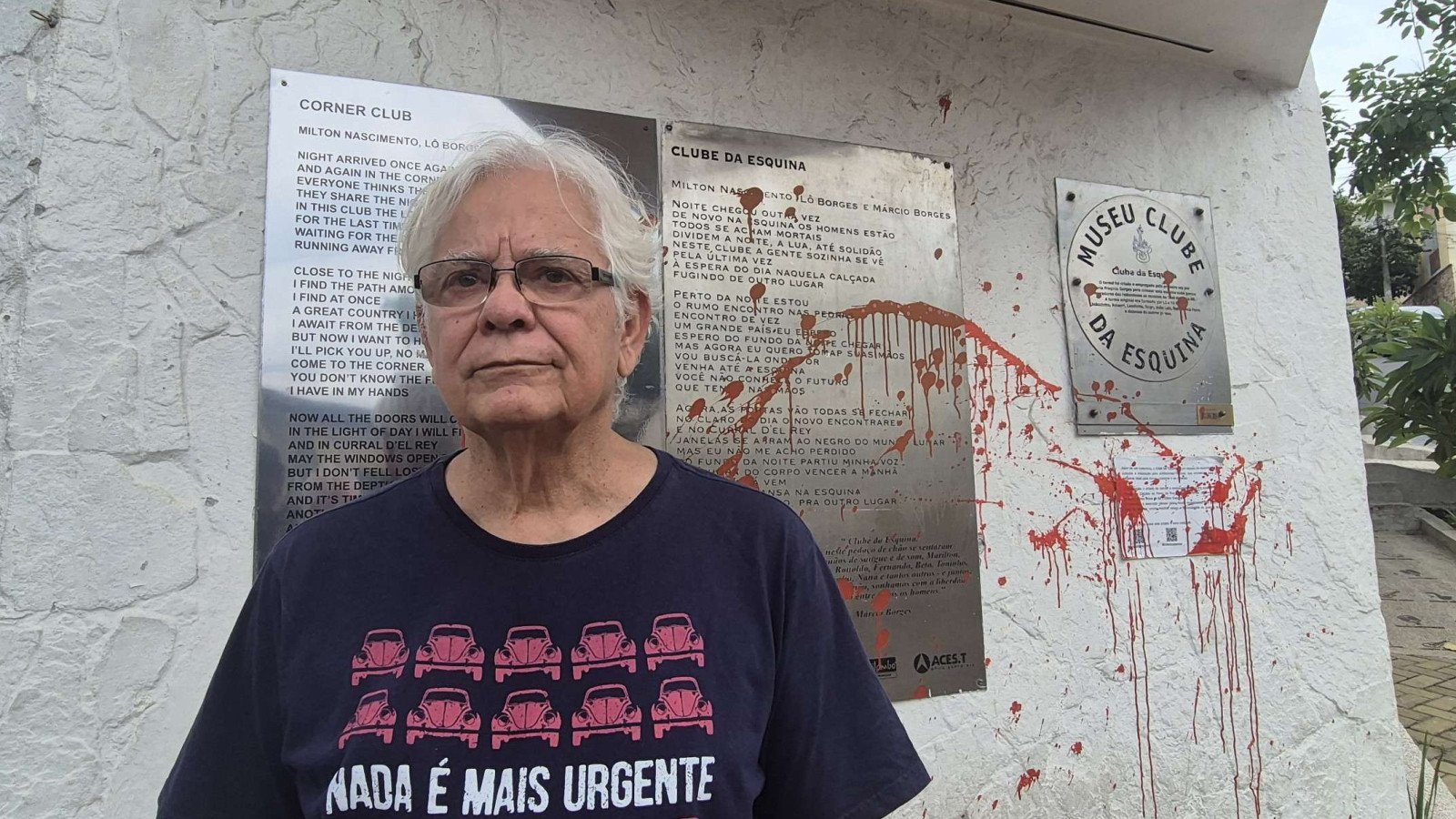  23/10/2026. Credito: Jair Amaral/EM/D.A Press. Belo Horizonte-MG. Esquina do Clube da Esquina e alvo de vandalismo em BH. O local historico no bairro Santa Tereza foi atacado na madrugada desta sexta-feira (23/10), dois dias antes do segundo turno das eleicoes. Moradores suspeitam de motivacao politica. Na foto, Ye Borges, irmao de Lo Borges.       