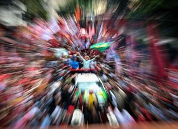 Neste domingo saberemos o que será dos próximos anos. E seja lá qual for o resultado, sobreviveremos
 -  (crédito: Luis ROBAYO / AFP)