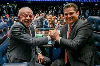 Lula e Davi Alcolumbre em articula&ccedil;&atilde;o no Senado, onde o presidente da Casa avalia cen&aacute;rios pol&iacute;ticos para a elei&ccedil;&atilde;o e o STF -  (crédito: Pedro Gontigo/Senado Federal)