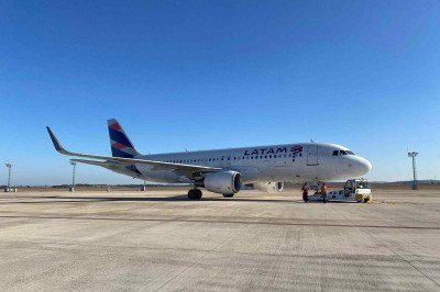 Avi&atilde;o da Latam em opera&ccedil;&atilde;o em Confins: foto meramente ilustrativa -  (crédito:  Latam/Divulga&ccedil;&atilde;o)