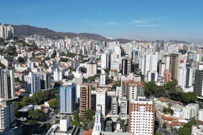 Vista aérea de drone da Vila Beltrão, no Bairro Santa Efigênia, em BH -  (crédito: @estev4m/Esp. EM/D.A Press)