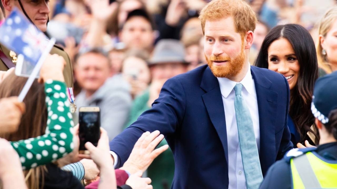 Pr&iacute;ncipe Harry, protagonista da mat&eacute;ria sobre suas lembran&ccedil;as de Lady Diana, em um momento de contato com o p&uacute;blico -  (crédito: depositphotos.com / filedimage)