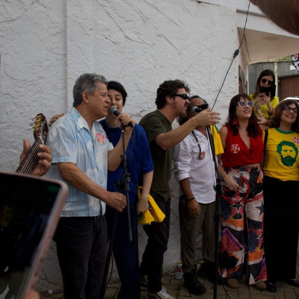 Artistas repudiam pichação no Clube da Esquina: 'Vamos responder cantando'