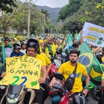 "Motociata do 22" reúne apoiadores na Praça do Papa, em BH - Jair Amaral / EM / DA Press