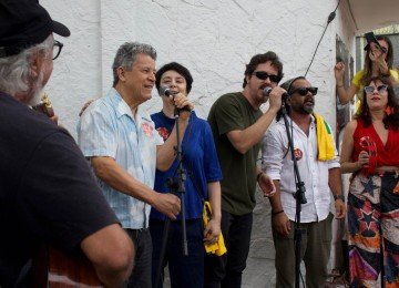 Artistas se reúnem em ato anti-vandalismo em frente ao Clube da Esquina
 -  (crédito: Maria Lúcia Passos/EM/D.A Press)