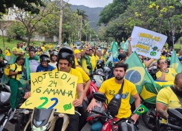 Motociata em Belo Horizonte reúne apoiadores de Flávio Bolsonaro (PL) -  (crédito: Jair Amaral / EM / DA Press)