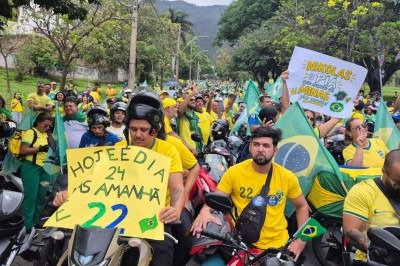 Motociata em Belo Horizonte reúne apoiadores de Flávio Bolsonaro (PL) -  (crédito: Jair Amaral / EM / DA Press)