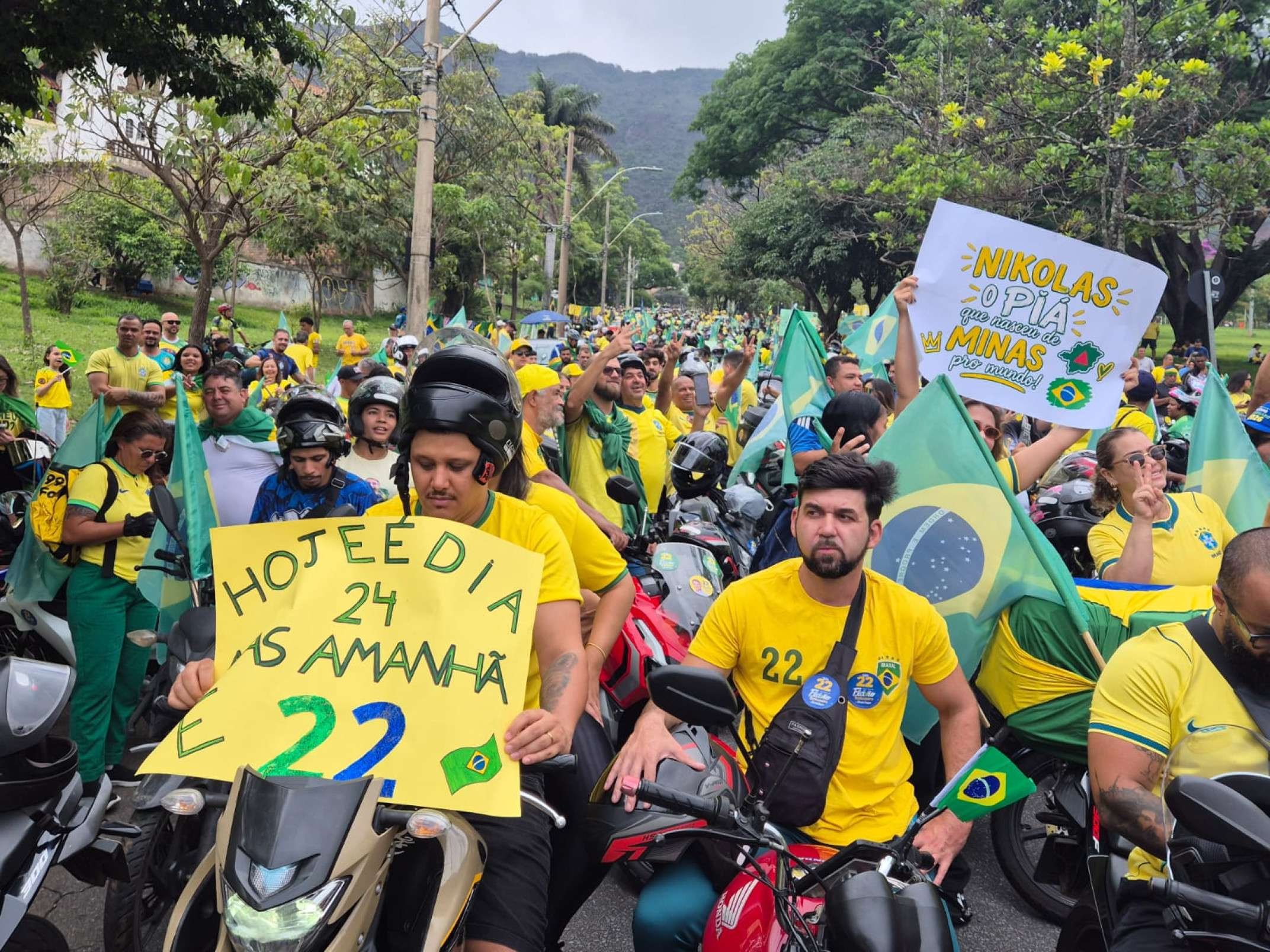 'Motociata do 22' reúne apoiadores de Flávio Bolsonaro (PL), na Praça do Papa, em BH
-Jair Amaral / EM / DA Press
