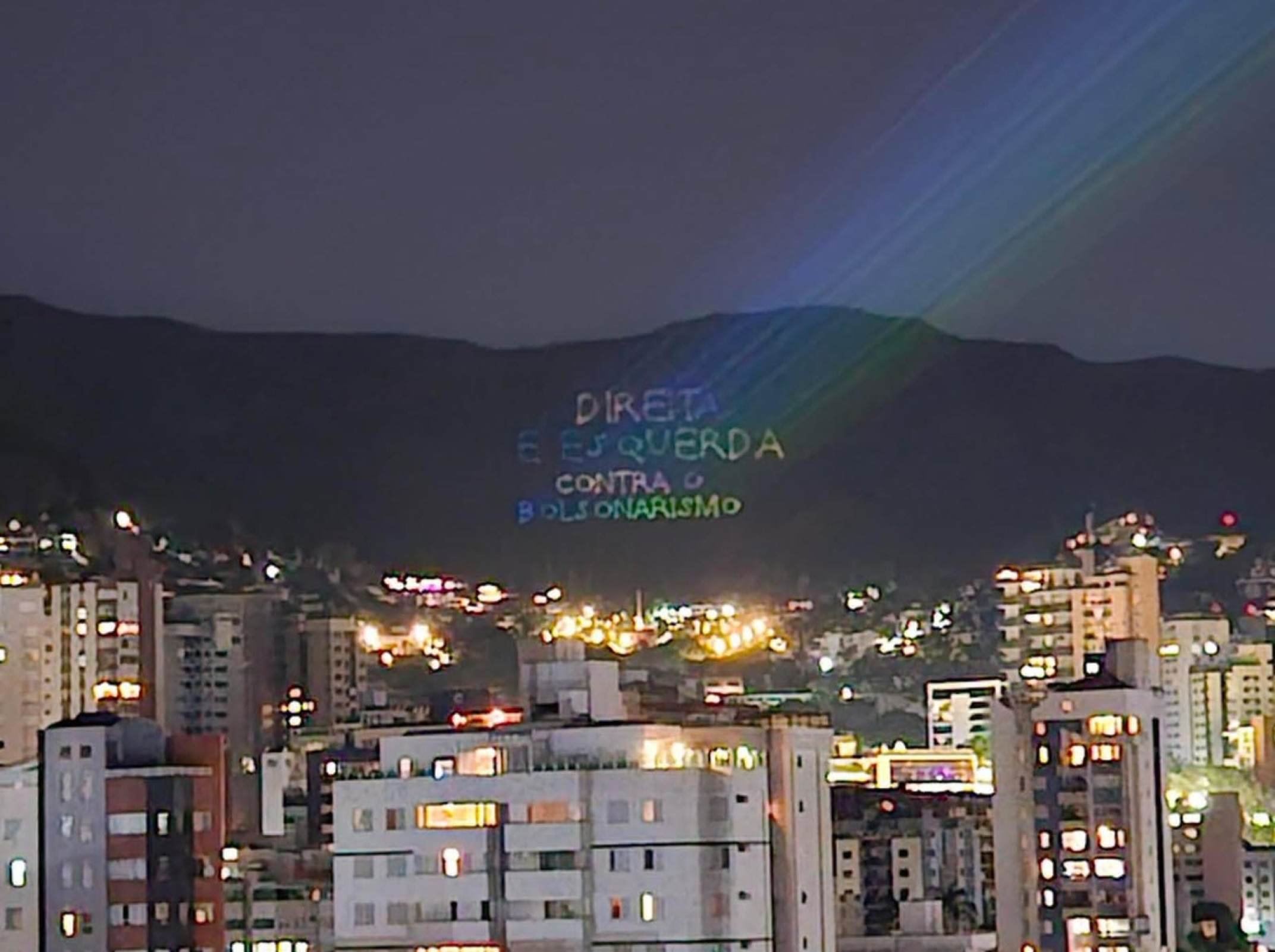 Proje&ccedil;&otilde;es de luz na Serra do Curral exibem mensagens pol&iacute;ticas