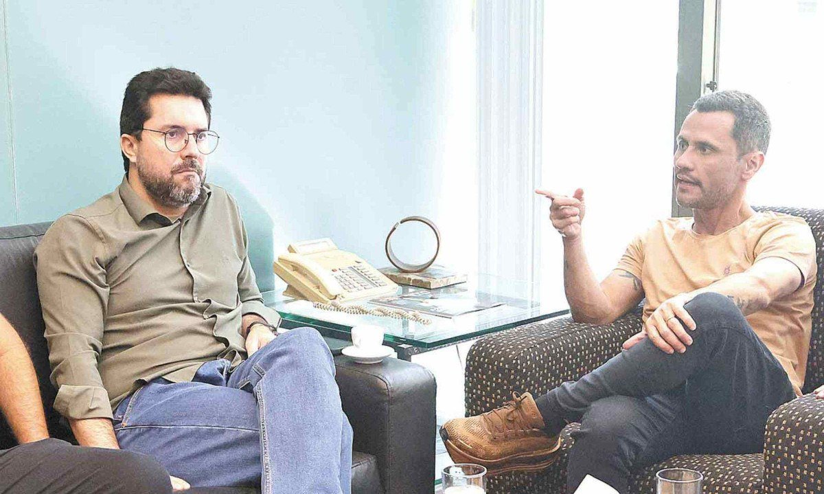 O governador eleito Cleitinho Azevedo (Republicanos) escolheu seu vice Luís Eduardo Falcão (Republicanos) para fazer a reforma administrativa
 -  (crédito: Marcos vieira/em/d.a press)