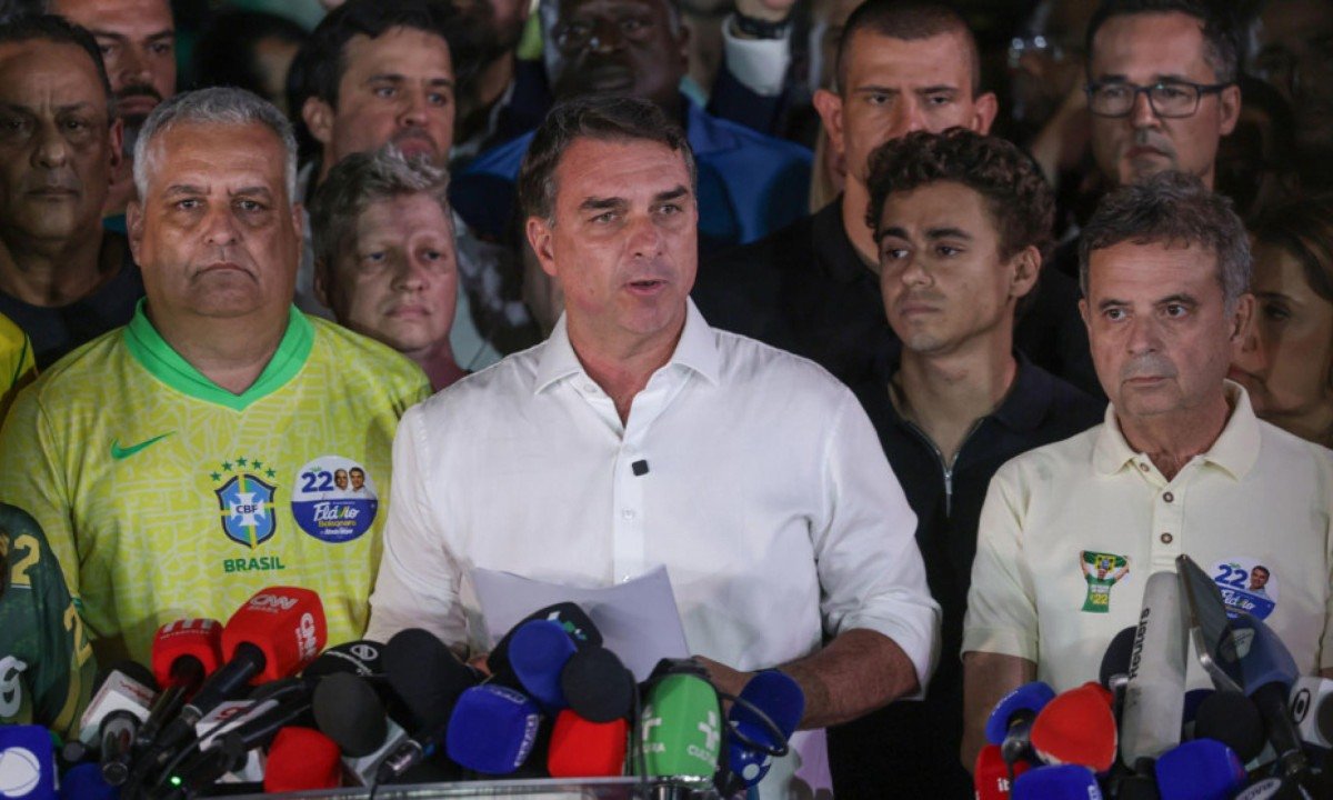 Por que Flávio Bolsonaro perdeu uma eleição em que saiu na frente? - (crédito: Foto: Joédson Alves/Agência Brasil)