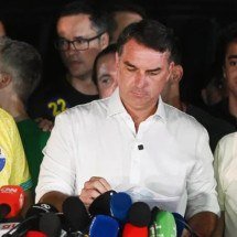 Flávio Bolsonaro enfrenta isolamento após carta golpista e fuga - Ed Alves/CB/D.A Press