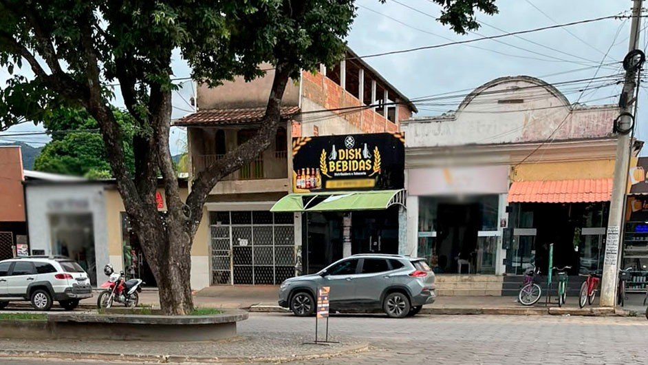 Estabelecimento comercial 'Disk Bebidas' em Ipanema, usado como fachada para o tr&aacute;fico de drogas desarticulado pela Opera&ccedil;&atilde;o Poeira Branca -  (crédito: Reprodu&ccedil;&atilde;o/Google Street View)