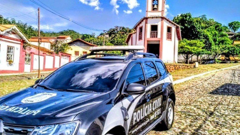 Ve&iacute;culo da Pol&iacute;cia Civil de Minas Gerais, que atua no combate &agrave; fraude de documentos em cidades hist&oacute;ricas como Sabar&aacute; -  (crédito: Divulga&ccedil;&atilde;o/PCMG)