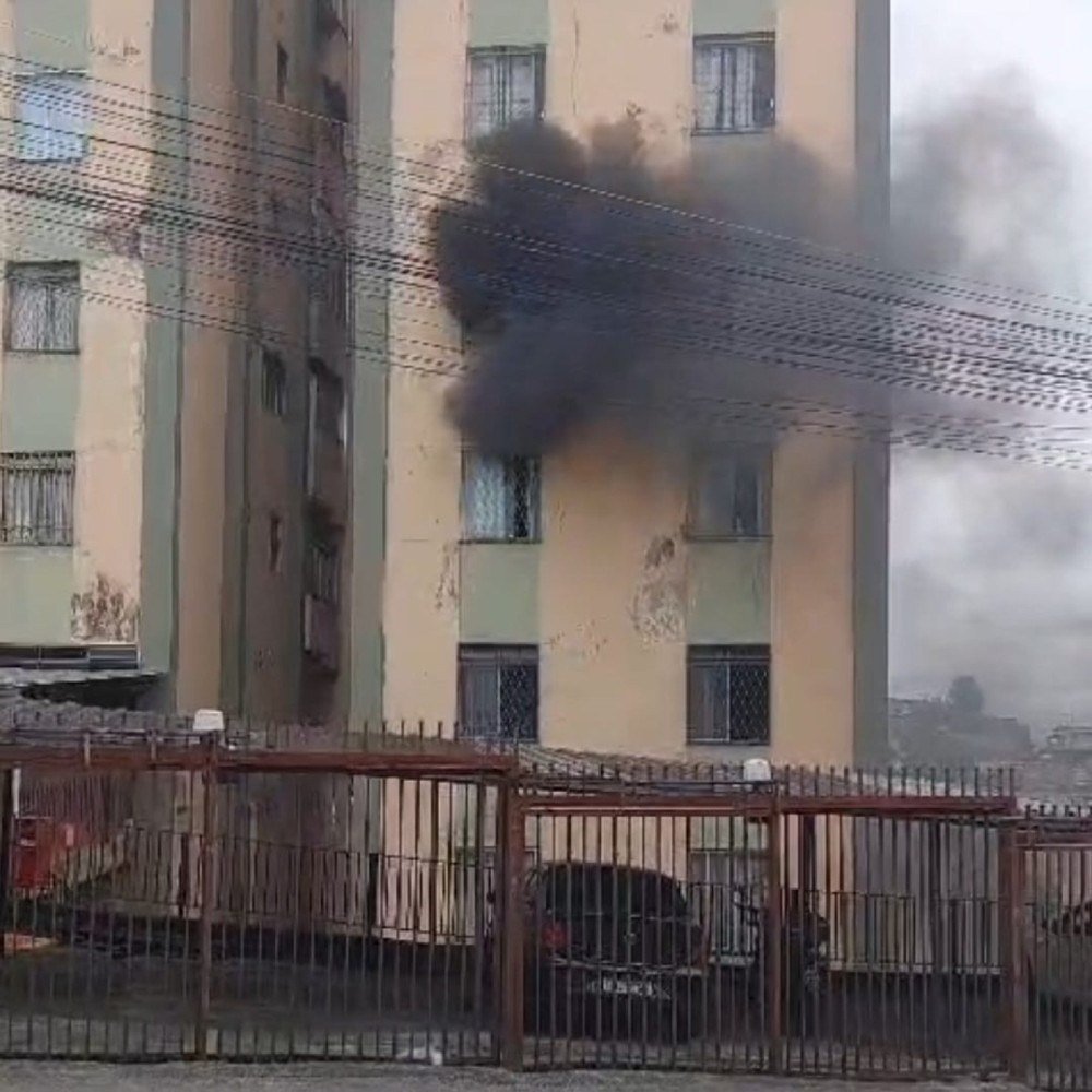 Incêndio atinge apartamento em Belo Horizonte; assista ao vídeo