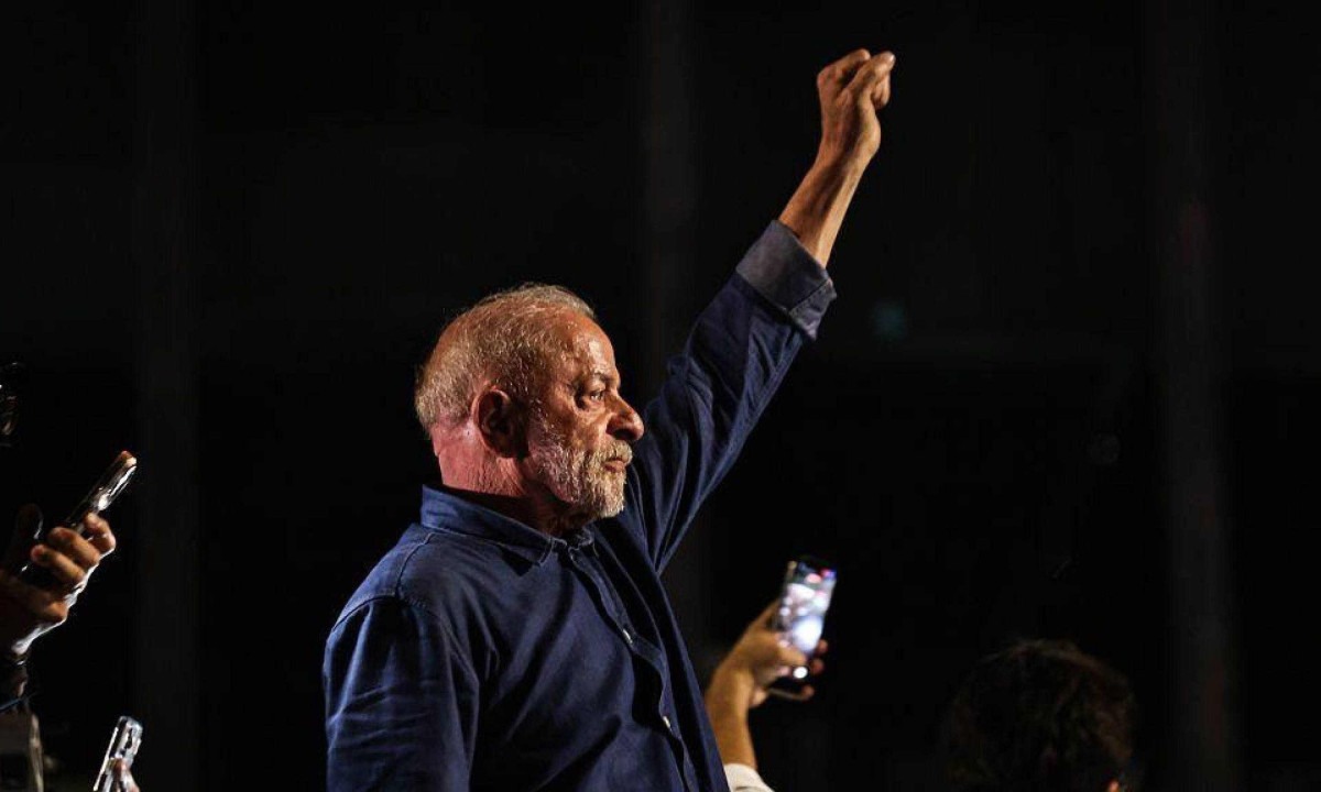 Derrotado, Flávio Bolsonaro (PL) levou 48,21% dos votos válidos - (crédito: EPA)