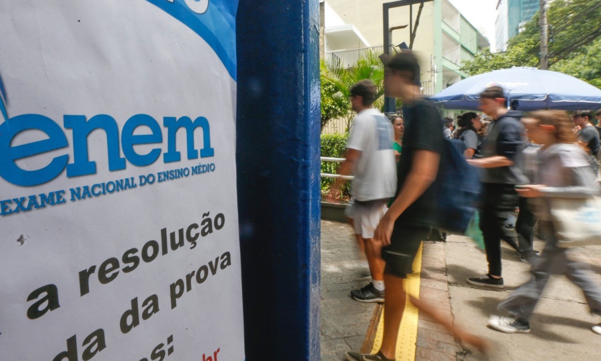 Estudantes se preparam para o Enem, agora com orientações sobre locais de aplicação das provas - (crédito: Paulo Pinto/Agência Brasil)