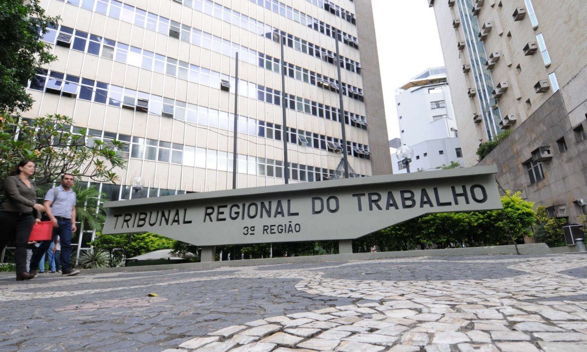 TRT-MG condenou a empresa varejista a pagar R$ 7 mil para ex-funcionária que era obrigada a produzir vídeos constrangedores utilizando roupas decotadas e justas
- (crédito: Marcos Vieira/EM/D.A Press. Brasil. Belo Horizonte - MG. )
