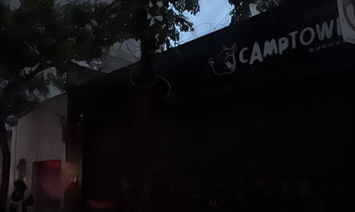 Fachada do Camp Town Burger sem enrgia na tarde de domingo (25/10( - (crédito: Camp Town Burger)