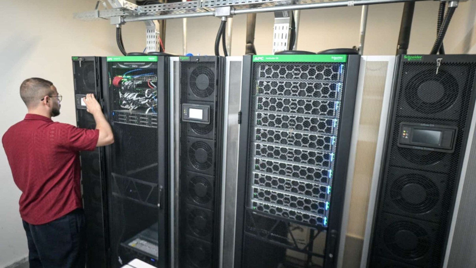 UFMG inaugura nesta terça-feira, 27 de outubro, às 10h, no auditório do Instituto de Geociências (IGC), o supercomputador 
