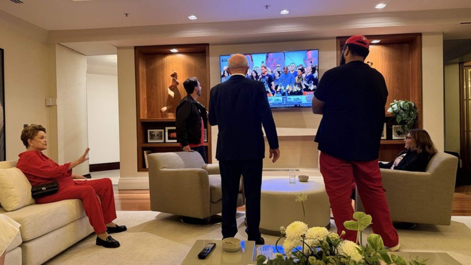 Paulo Vieira publica foto de Dilma pedindo calma durante o primeiro turno