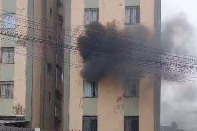 Edifício residencial na Rua Conde de Palma, 1.359, no bairro Cabana do Pai Tomás, na Região Oeste de Belo Horizonte -  (crédito: CBMMG)