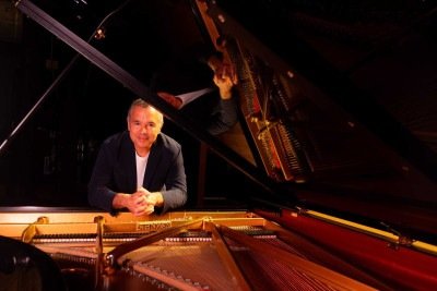 Belo-horizontino Marcelo Magalh&atilde;es traz a BH espet&aacute;culo "Mem&oacute;ria da m&uacute;sica brasileira &ndash; minha hist&oacute;ria" -  (crédito: Divulga&ccedil;&atilde;o)