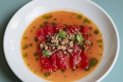 O prato mais surpreendente da casa é o sashimi de melancia  -  (crédito: Rafael Viana/Divulgação )
