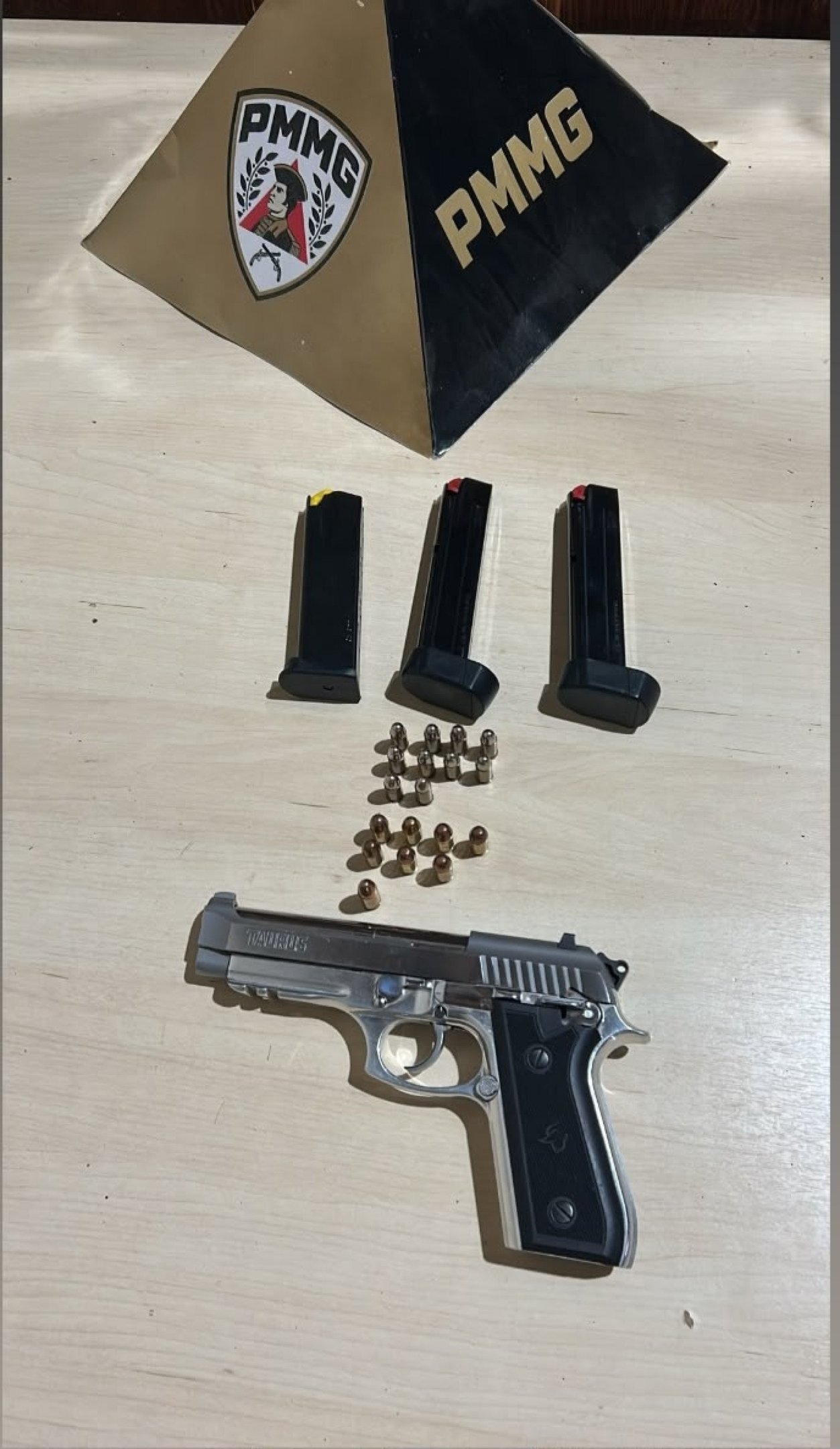 PM apreende pistola, muni&ccedil;&otilde;es e carregadores em ocorr&ecirc;ncia de viol&ecirc;ncia dom&eacute;stica em Lajinha