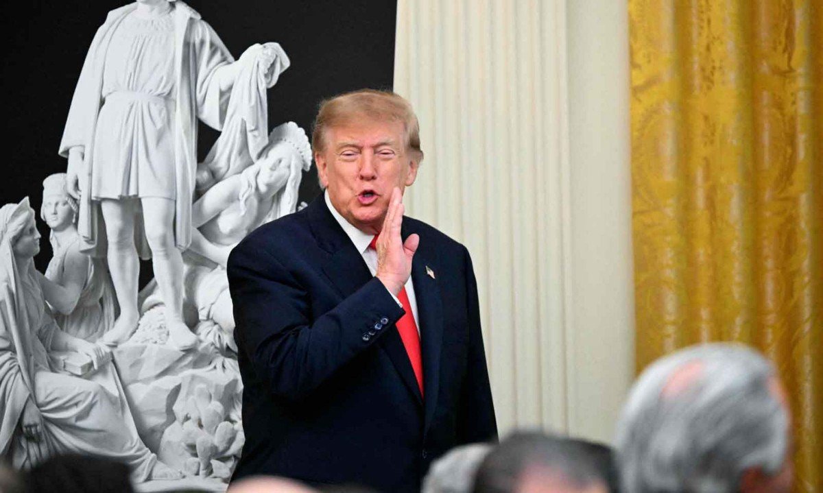 Trump acolheu Flávio Bolsonaro em fuga, mas não vai se meter na política envolvendo o candidato derrotado -  (crédito: Alex Wroblewski/AFP)