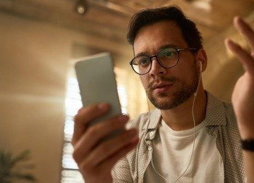 Mas basta um clique para descobrir uma verdade bastante inconveniente: a conta pode ser sua, o controle é da plataforma -  (crédito:  Drazen Zigic/Magnific.com)