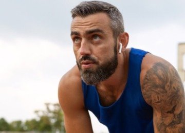 O problema surge quando ele tenta retomar exatamente a mesma lógica de treino que usava décadas antes -  (crédito: Magnific)