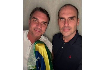 Os irmãos Flávio e Eduardo Bolsonaro se reencontraram nos EUA -  (crédito: Reprodução/Instagram)