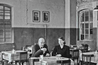 O diretor Pawel Pawlikowski escalou Sandra Huller Hanns Zischler como Erika e Thomas Mann, pai e filha que fazem juntos a viagem, enquanto o estado de Klaus Mann (August Diehl) se deteriora na França -  (crédito: Mubi/Divulgação)