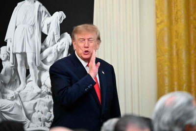 Trump acolheu Flávio Bolsonaro em fuga, mas não vai se meter na política envolvendo o candidato derrotado -  (crédito: Alex Wroblewski/AFP)