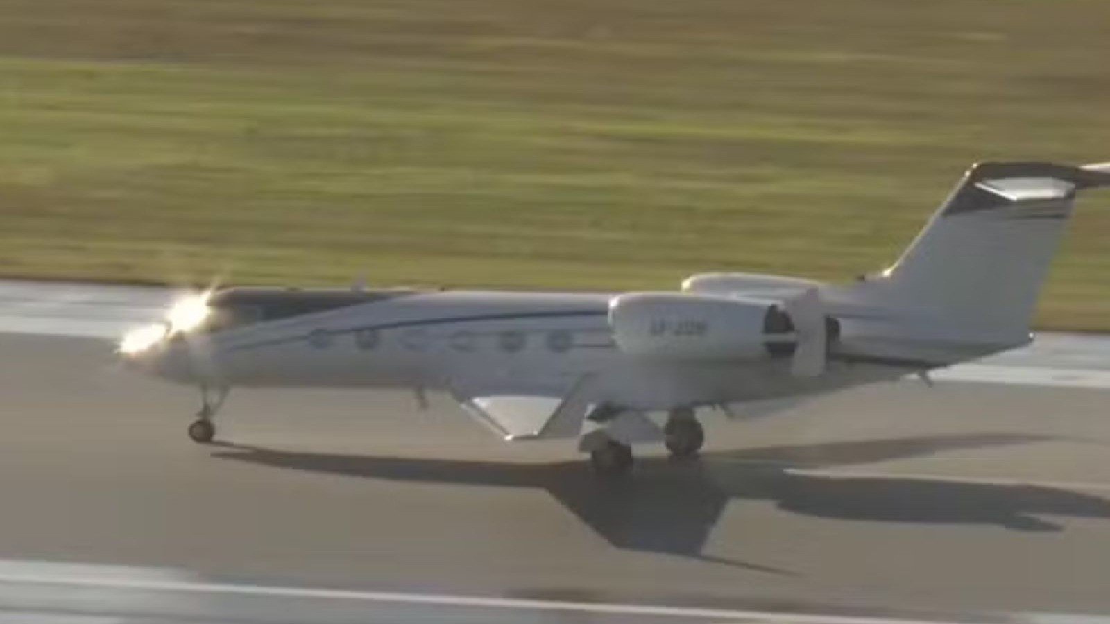 O jatinho LV-JQW, modelo Gulfstream G400, que transportou Fl&aacute;vio Bolsonaro em sua viagem secreta aos EUA -  (crédito: NBC)