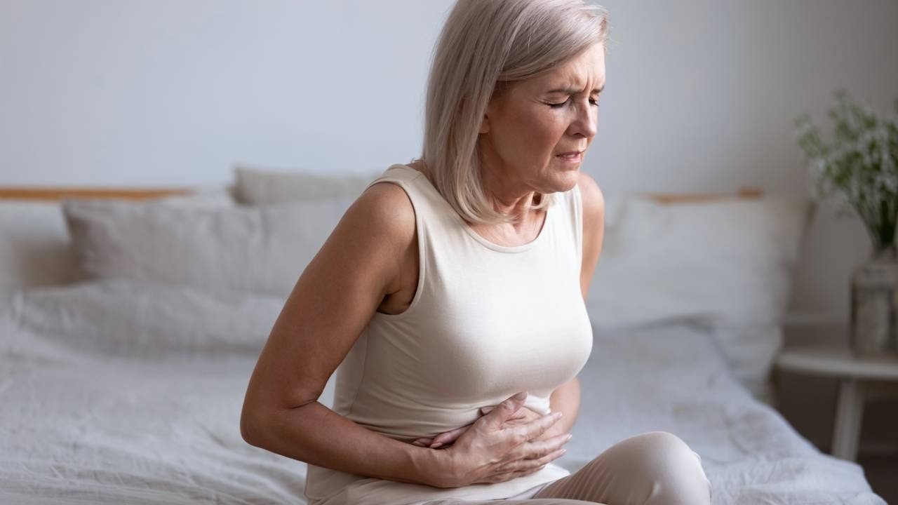 Dist&uacute;rbios digestivos podem ser um dos primeiros sinais da doen&ccedil;a de Parkinson anos antes dos tremores -  (crédito: Cr&eacute;ditos: depositphotos.com / fizkes)