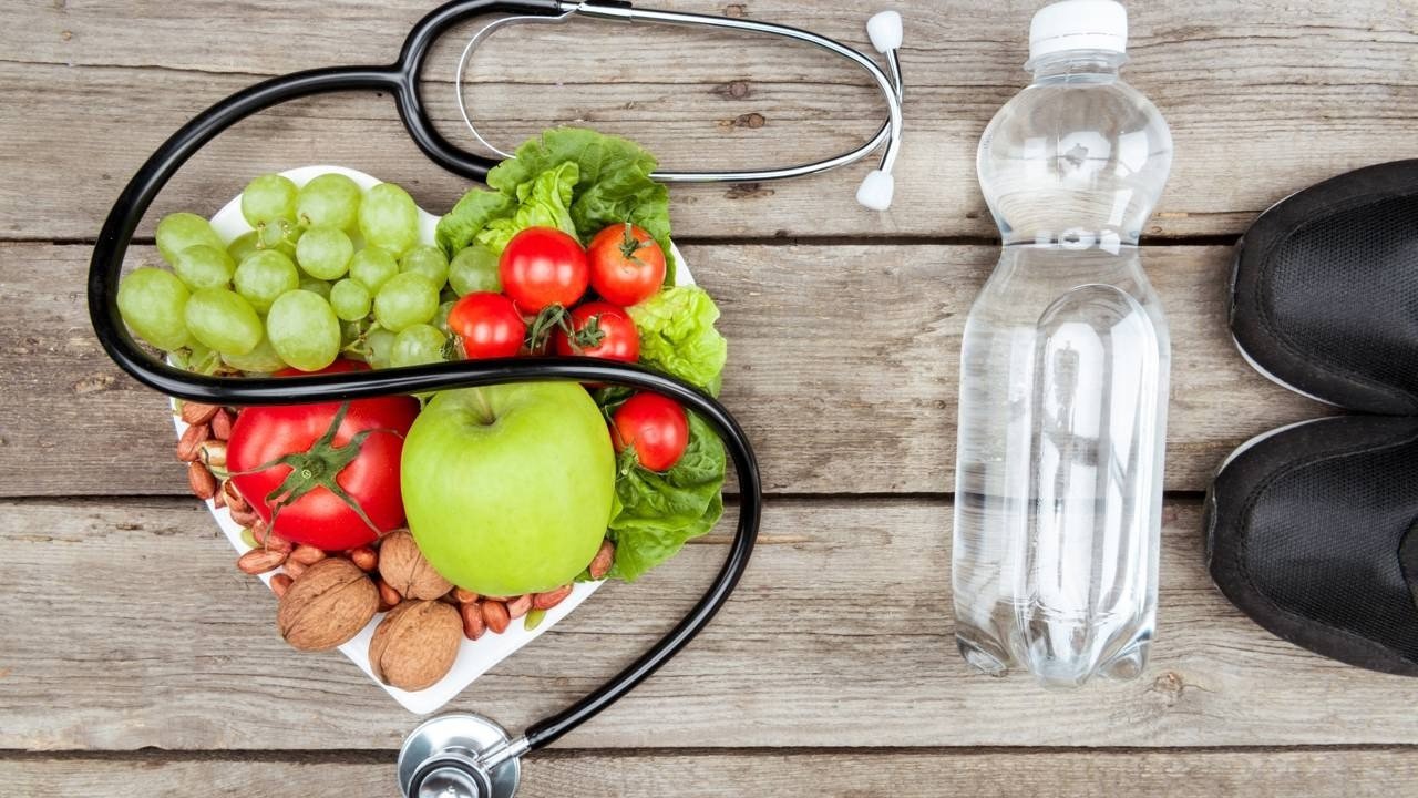 A combina&ccedil;&atilde;o de alimenta&ccedil;&atilde;o balanceada, hidrata&ccedil;&atilde;o e atividade f&iacute;sica &eacute; fundamental para o desempenho de atletas, que precisam de energia e nutrientes adequados -  (crédito: depositphotos.com / AntonMatyukha)