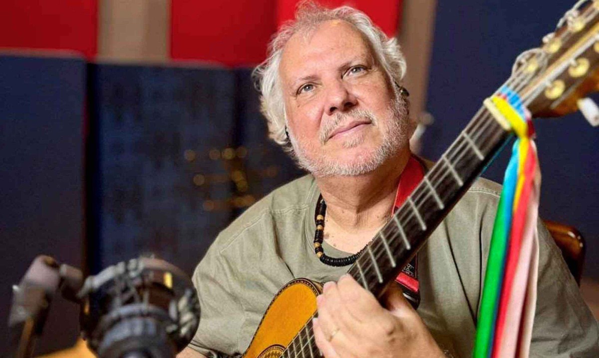O mineiro Chico Lobo revisita 45 anos dedicados à viola ao lado de Zeca Baleiro, Fernanda Takai e Leila Pinheiro, entre outros cantores - (crédito: Chico Lobo/Facebook/Reprodução)