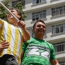 Nikolas defende Flávio Bolsonaro: "Está liberado zoar quem se autodeclara?" - Rafael Neddermeyer