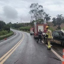 Motorista de picape morre em acidente com caminhão na MG-050