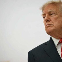 Trump mantém críticas às eleições,  porém anuncia que conversará com Lula - Kent Nishimura/AFP