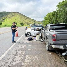Acidente entre dois carros na BR-116 deixa uma pessoa morta  - Redes sociais