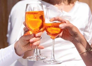 A bebida alcoólica, onipresente nos brindes, ocupa espaço significativo no convívio social
 -  (crédito: Pixabay/Reprodução)